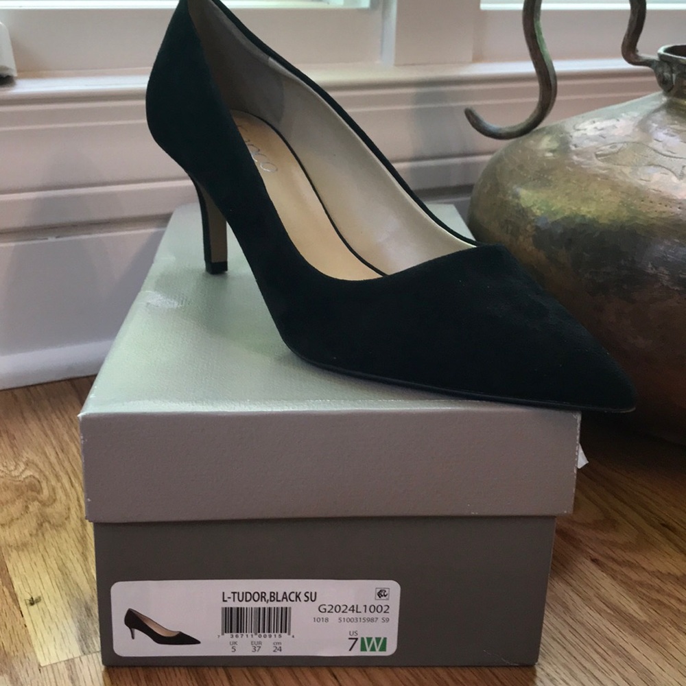 Black suede pump - wide width